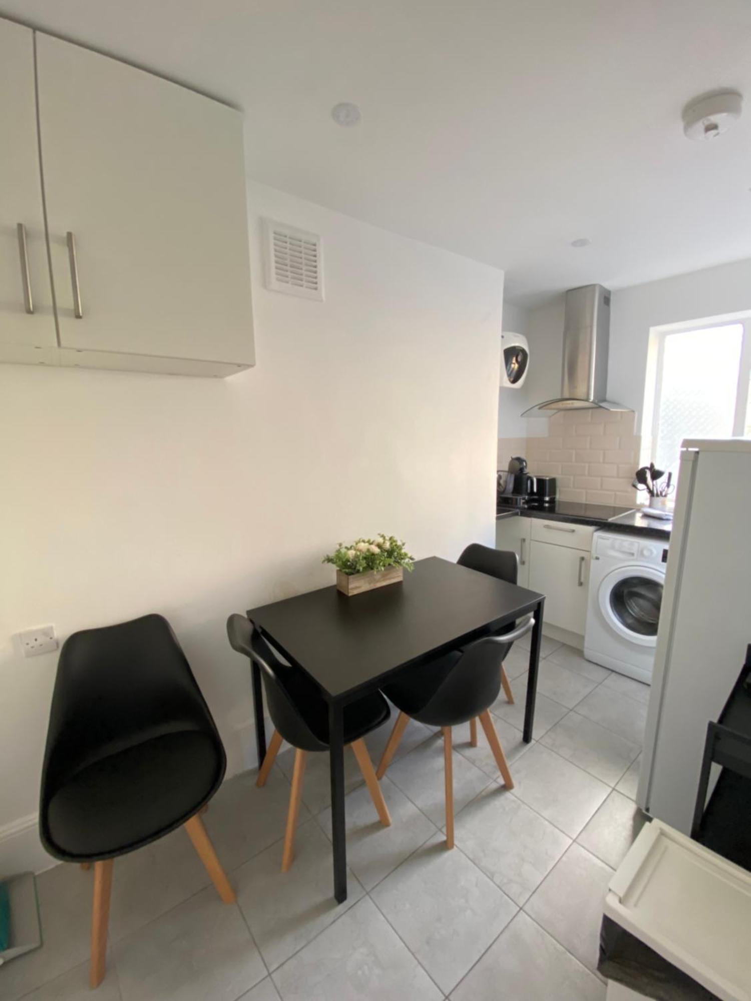 Fully Equipped 2 Bed Flat On Old Compton St! Appartement Londen Buitenkant foto